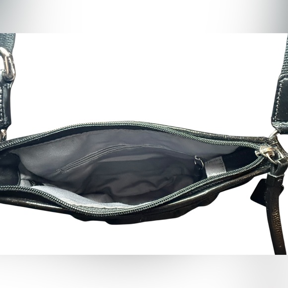 Coach Ashley Signature Canvas Pleated Shoulder/Crossbody (EUC) - Picture 4 of 5